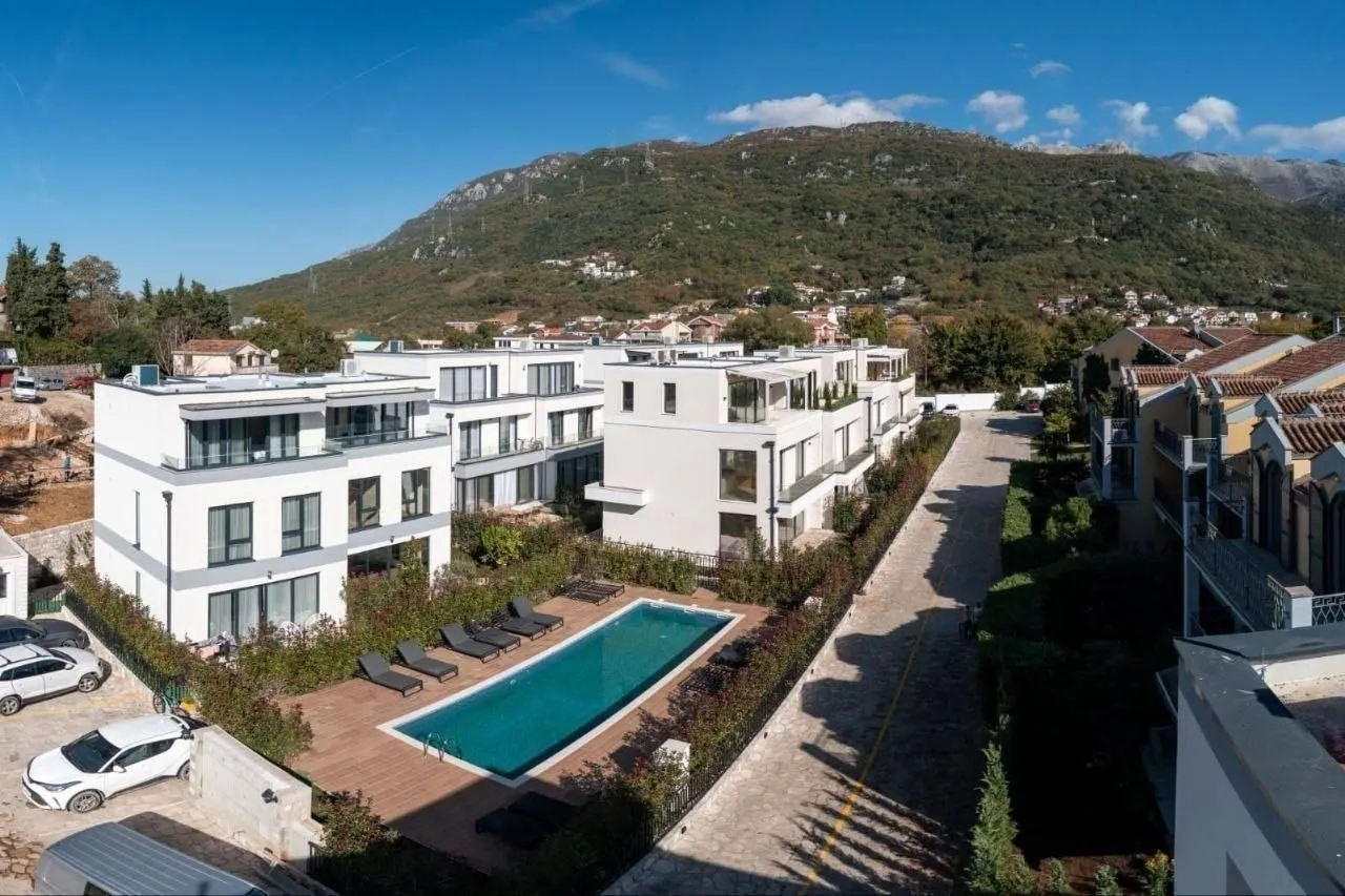 Sale, three bedroom apartment, 170m², Lastva Grbaljska, Kotor