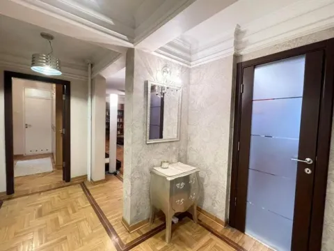 Izdavanje, trosoban stan, 110m², Savski Venac, Beograd - image 5