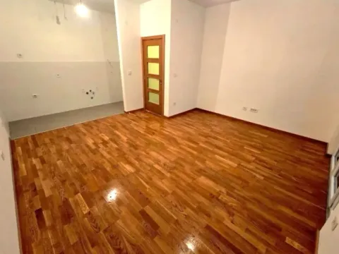 Prodaja, dvosoban stan, 72m², Stari Aerodrom, Podgorica - image 2