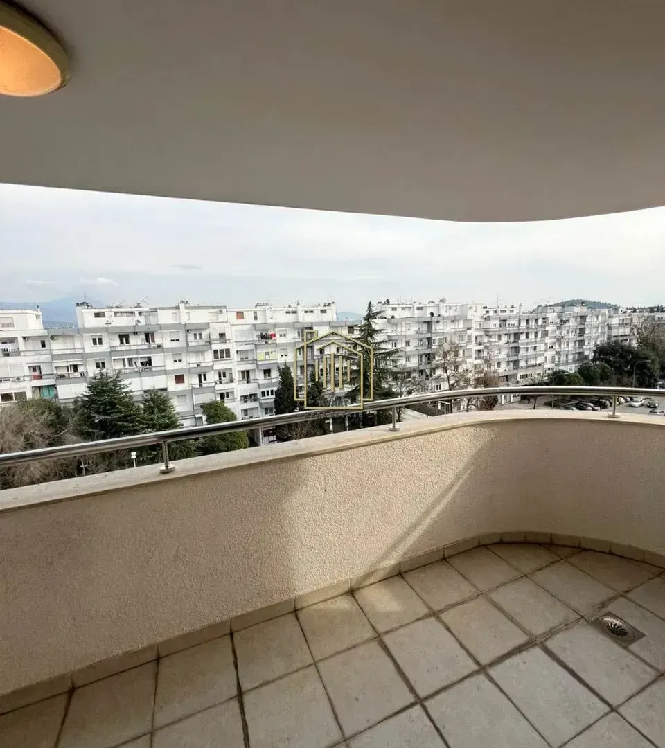 Prodaja, četvorosoban stan, 220m², Preko Morače, Podgorica