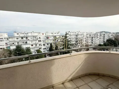 Prodaja, četvorosoban stan, 220m², Preko Morače, Podgorica - image 24