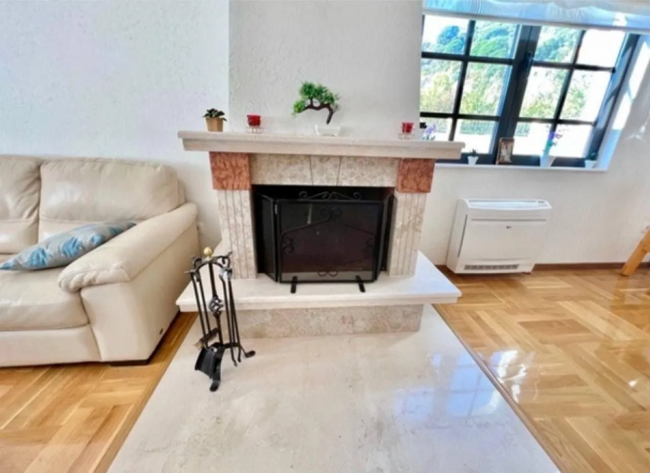 Izdavanje, kuća, 400m², Markovići, Budva