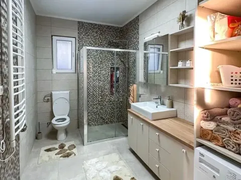 Izdavanje, kuća, 200m², Zelenika, Herceg Novi - image 10