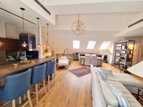 Sale, three bedroom apartment, 192m², Stari Grad, Budva - image 2