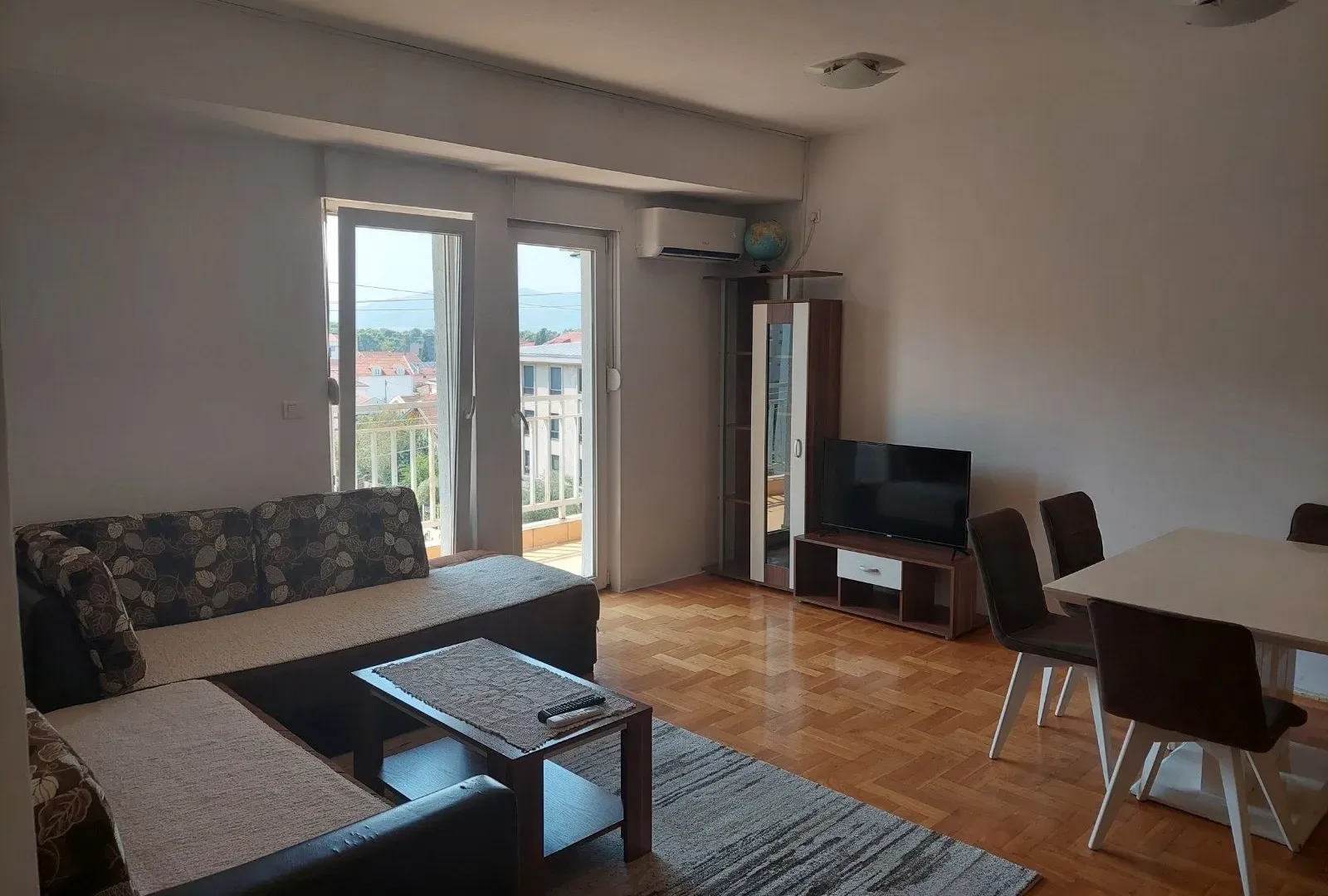 Izdavanje, dvosoban stan, 62m², Blok 9, Podgorica