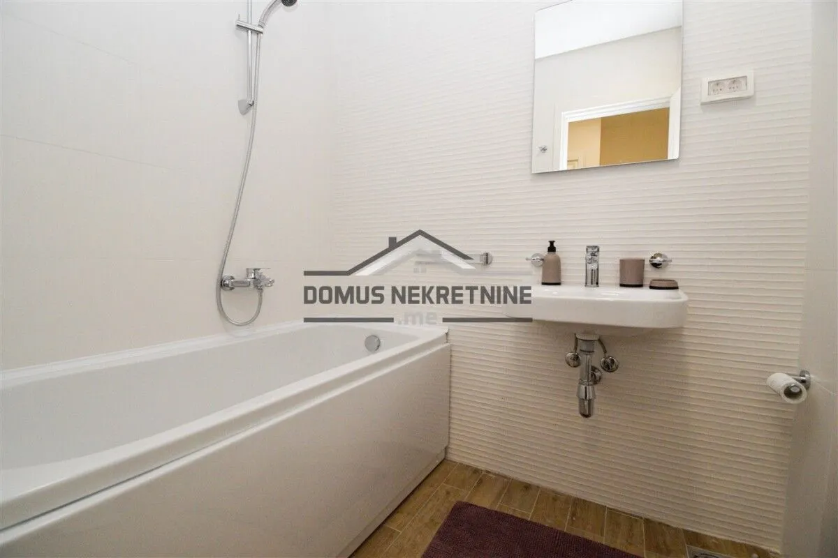 Izdavanje, jednosoban stan, 42m², Pobrežje, Podgorica