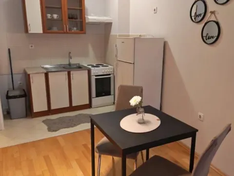 Izdavanje, garsonjera, 39m², Bulevar Oslobodjenja, Novi Sad Sve Podlokacije - image 3