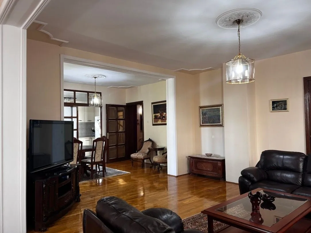 Izdavanje, kuća, 300m², Dedinje Beli Dvor, Dedinje Sve Podlokacije