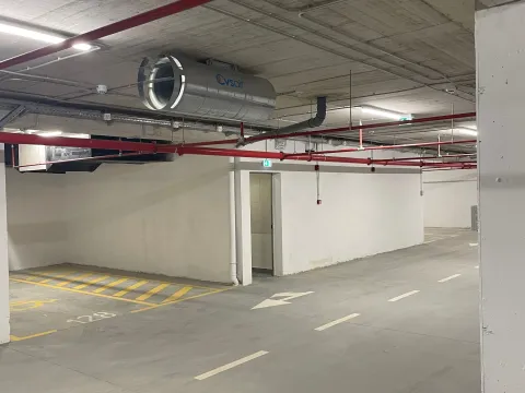 Rent, parking/garage, 13m², City Kvart, Podgorica - image 2