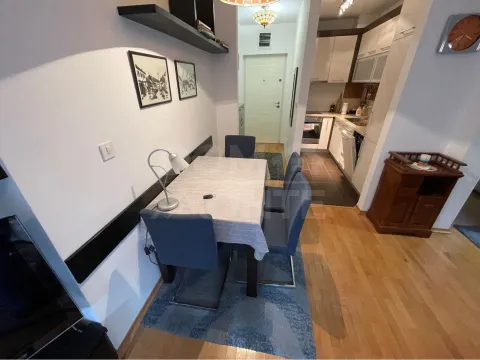 Rent, two bedroom apartment, 70m², Tivat, Crna Gora - image 2