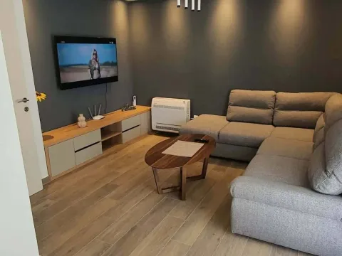 Rent, one bedroom apartment, 46m², Tivat, Crna Gora - image 1