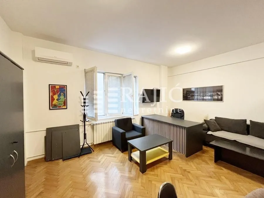 Rent, two bedroom apartment, 45m², Obilićev Venac, Beograd