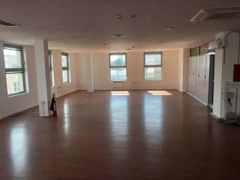 Poslovni prostor in Zemun Sve Podlokacije