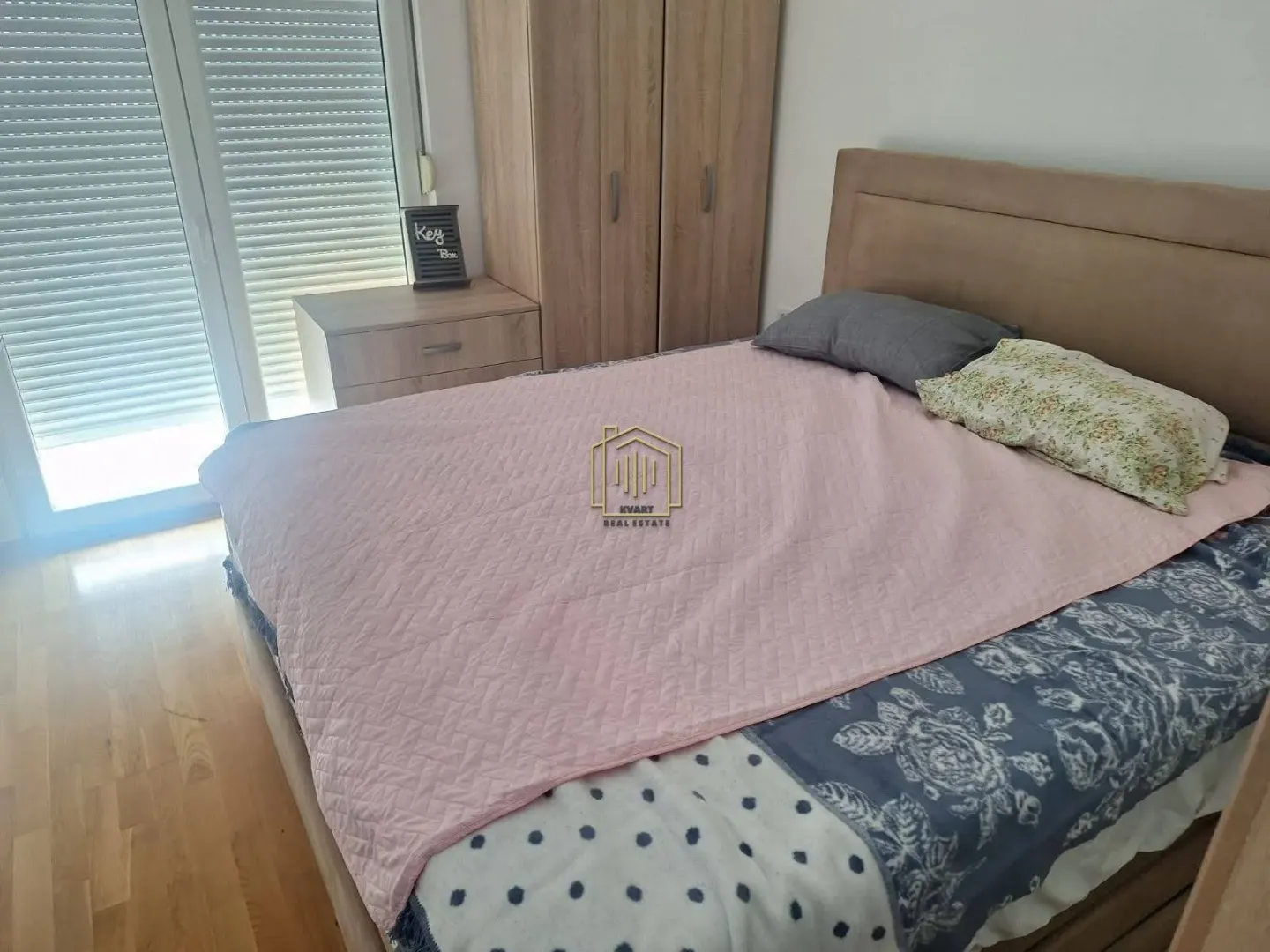 Bedroom with a double bed, wardrobe, and access to the terrace.