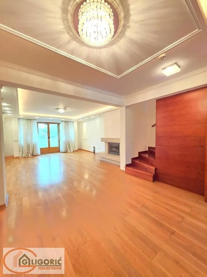 Izdavanje, kuća, 280m², Čukarica, Beograd