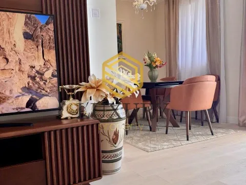 Izdavanje, dvosoban stan, 110m², Preko Morače, Podgorica - image 1