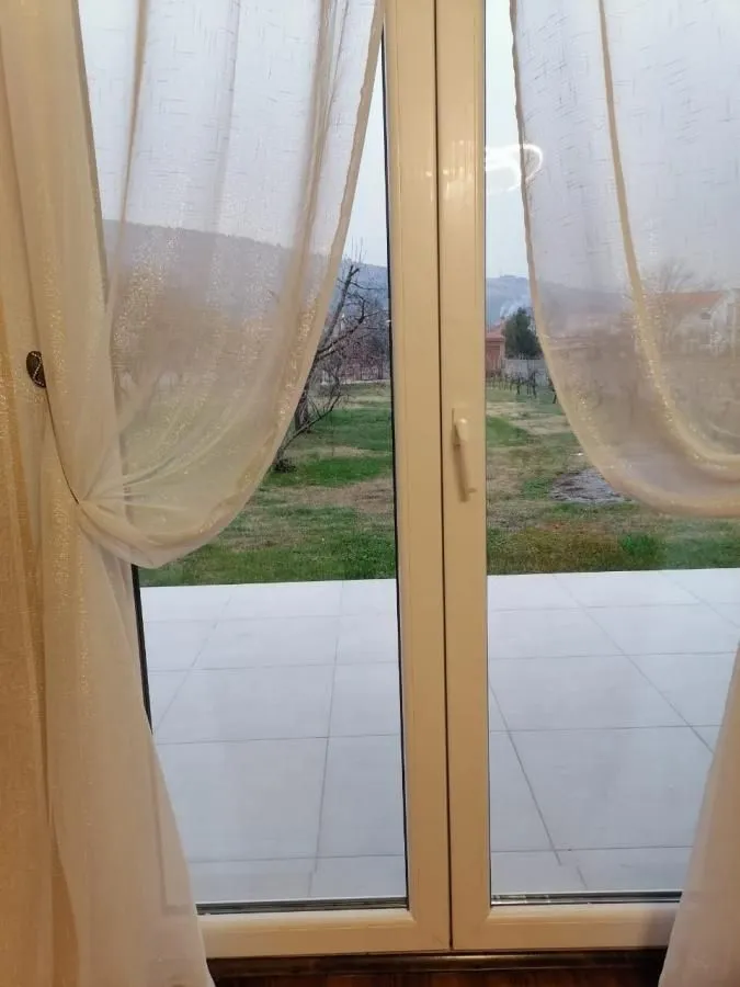Prodaja, kuća, 350m², Tološi, Podgorica