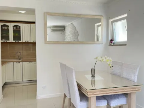 Izdavanje, jednosoban stan, 55m², Đenovići, Herceg Novi - image 4