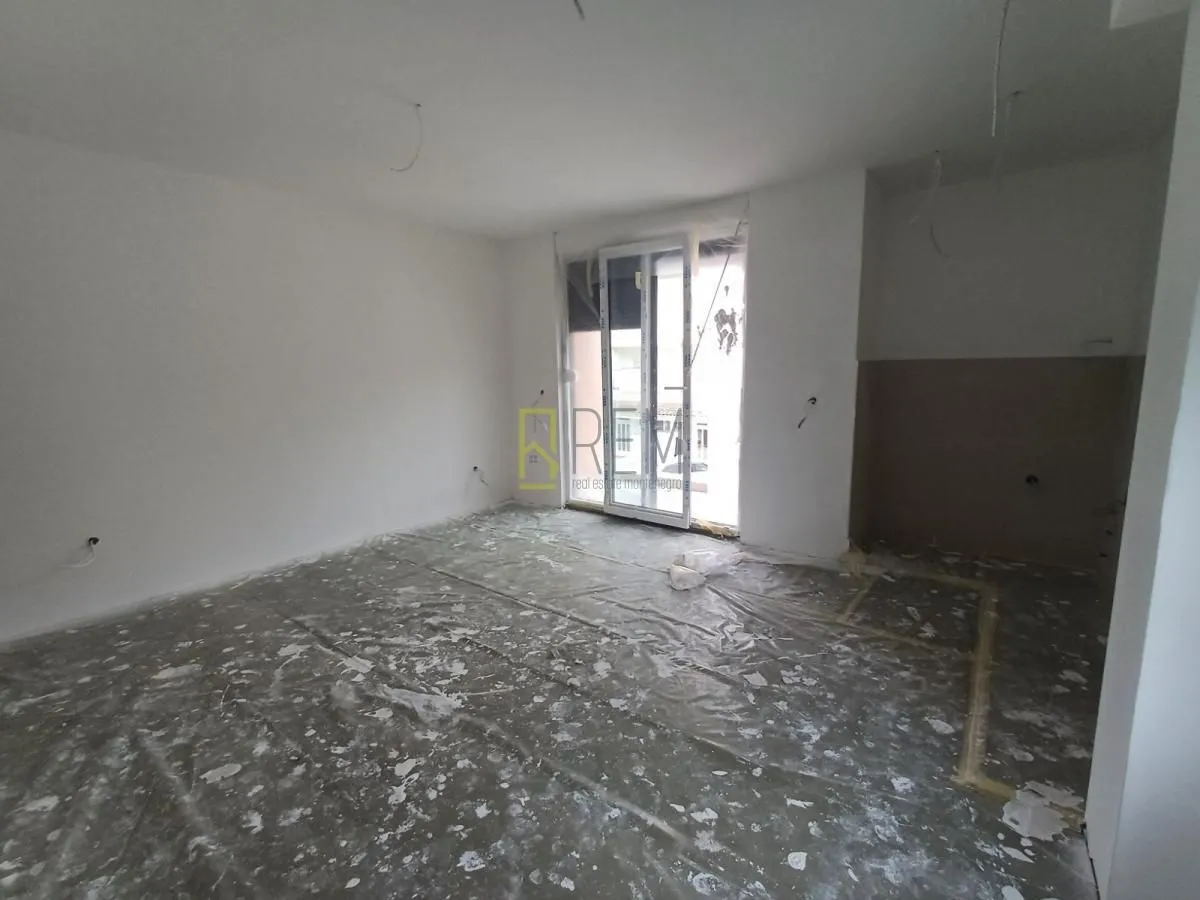 Prodaja, jednosoban stan, 55m², Momišići, Podgorica