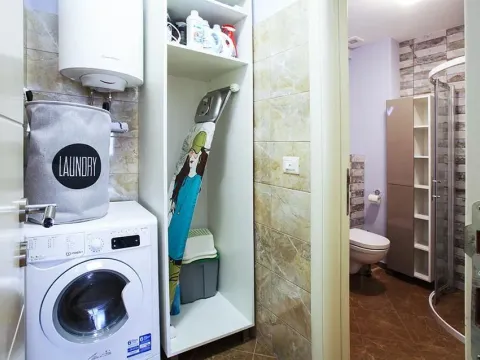 Izdavanje, trosoban stan, 198m², Budva, Crna Gora - image 8