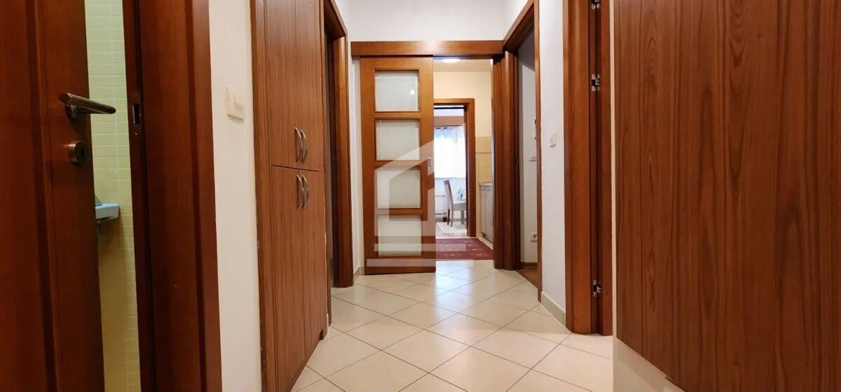 Izdavanje, trosoban stan, 105m², Preko Morače, Podgorica