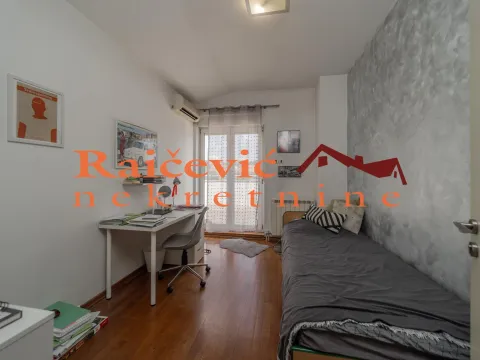 Sale, four bedroom apartment, 142m², Savski Venac, Beograd - image 12