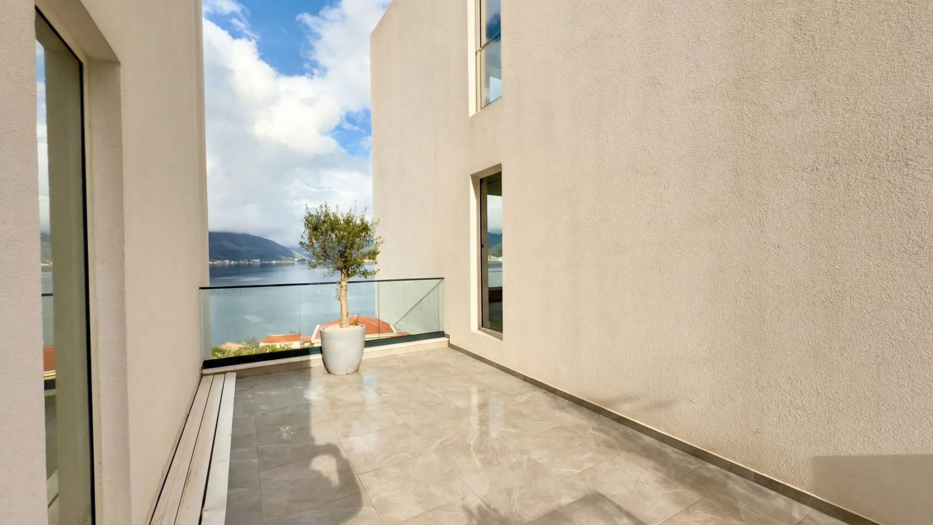 Prodaja, dvosoban stan, 119m², Krašići, Tivat