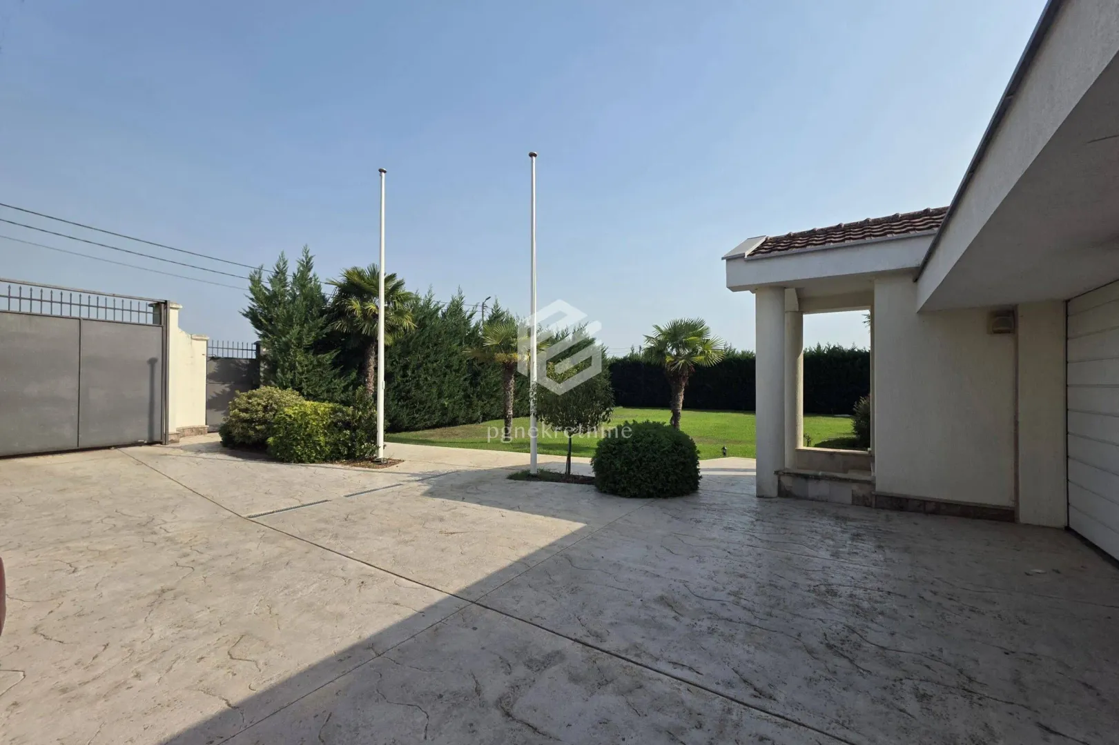 Rent, house, 250m², Donji Kokoti, Podgorica