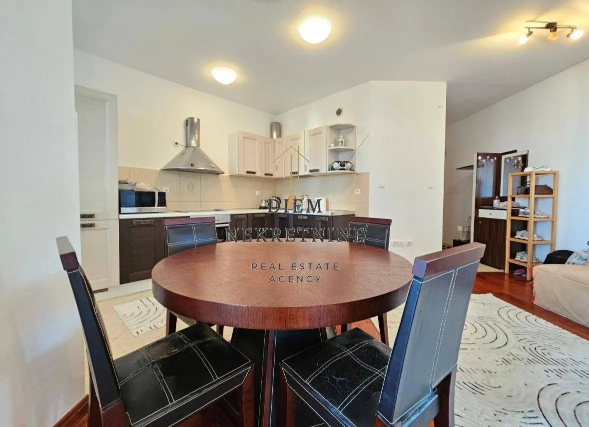Rent, one bedroom apartment, 85m², Centar, Bar
