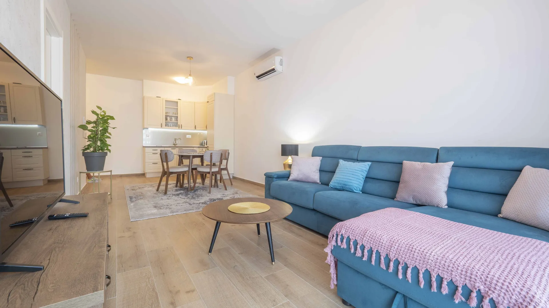 Izdavanje, jednosoban stan, 56m², Gospoština, Budva
