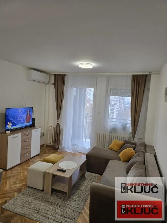 Izdavanje, dvosoban stan, 50m², Detelinara, Novi Sad Sve Podlokacije