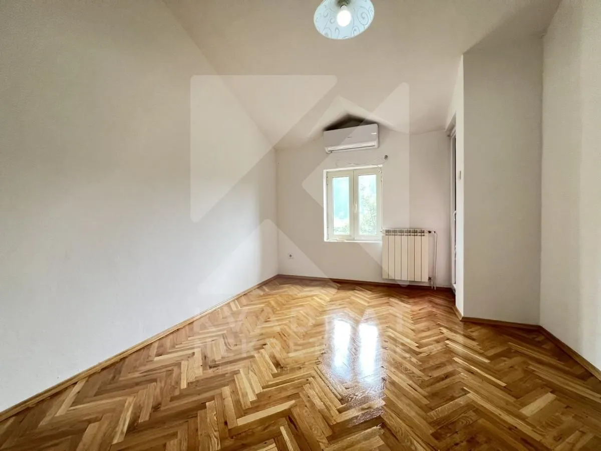 Rent, house, 220m², Dahna, Podgorica