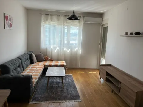 Izdavanje, jednosoban stan, 52m2, Central Point, Podgorica