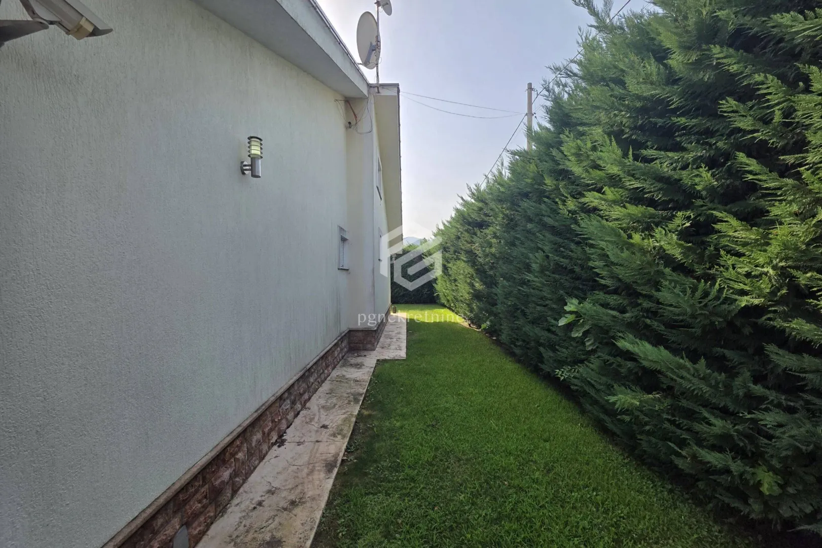 Rent, house, 250m², Donji Kokoti, Podgorica