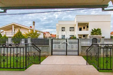 View of the yard and gate in front of the house. - image 2