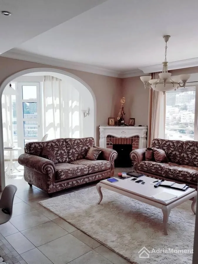 Prodaja, trosoban stan, 170m², Bečići, Budva