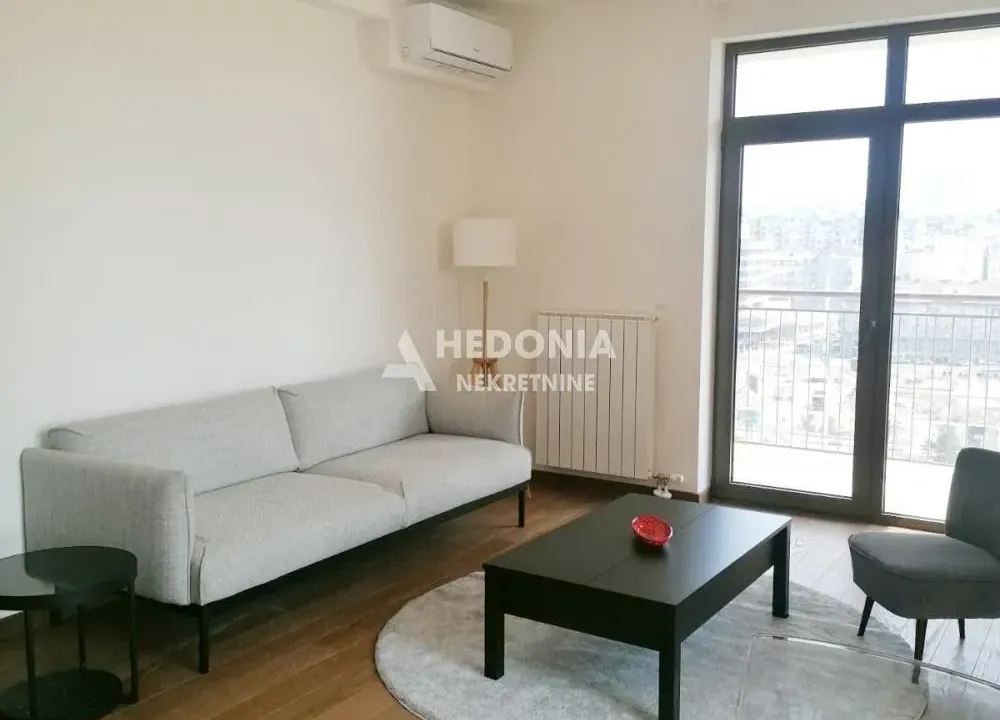 Izdavanje, trosoban stan, 90m², Savski Venac, Beograd
