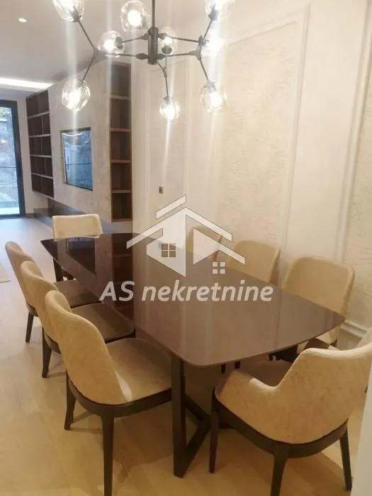 Izdavanje, dvosoban stan, 104m², Cvetni Trg, Vračar Sve Podlokacije