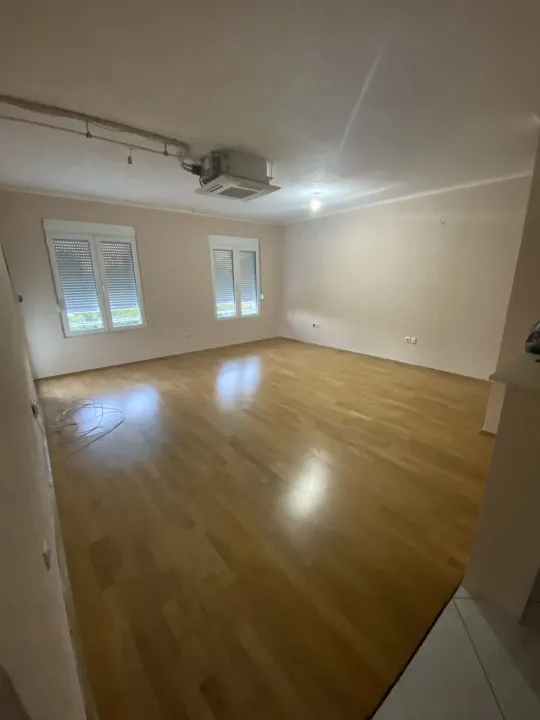 Izdavanje, trosoban stan, 69m², Ljubović, Podgorica