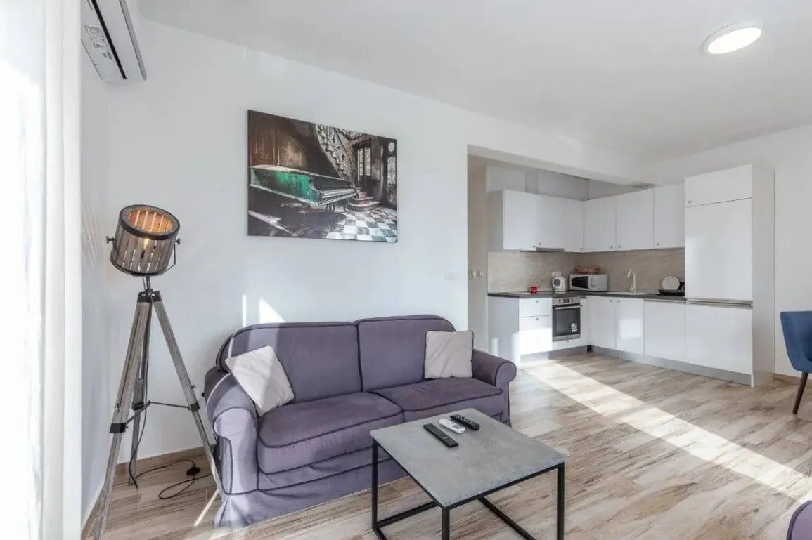 Rent, one bedroom apartment, 50m², Bečići, Budva
