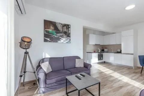 Rent, one bedroom apartment, 50m², Bečići, Budva - image 13