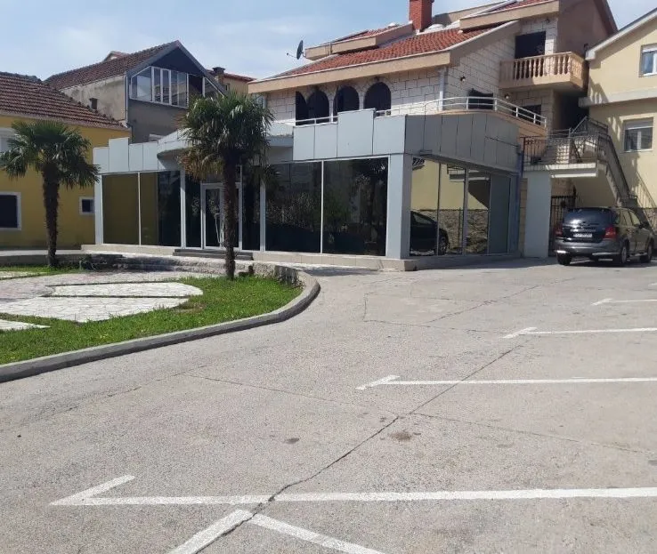Rent, office space, 260m², Momišići, Podgorica