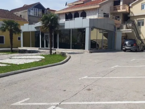 Izdavanje, poslovni prostor, 260m², Momišići, Podgorica - image 9