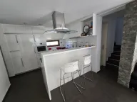 Izdavanje, kuća, 160m², Mirac, Kotor - image 9