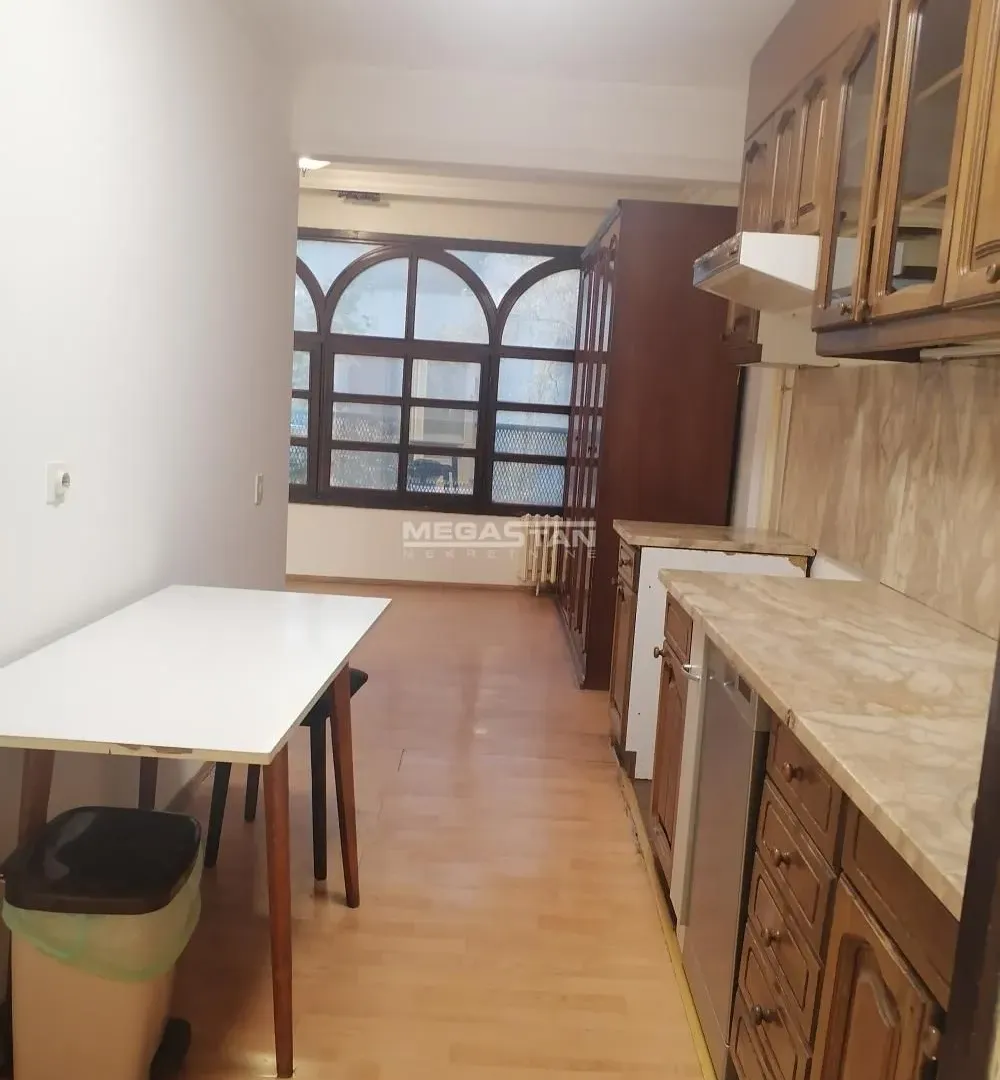 Rent, four bedroom apartment, 115m², Kalenić Pijaca, Vračar Sve Podlokacije