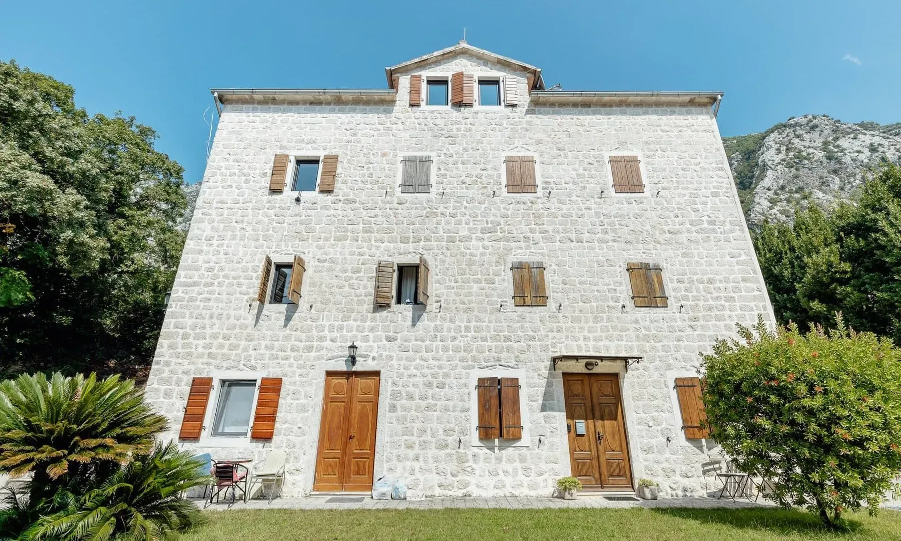 Prodaja, dvosoban stan, 82m², Dobrota, Kotor