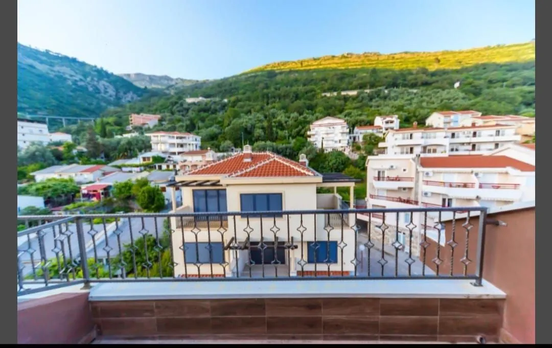 Rent, two bedroom apartment, 120m², Petrovac, Budva