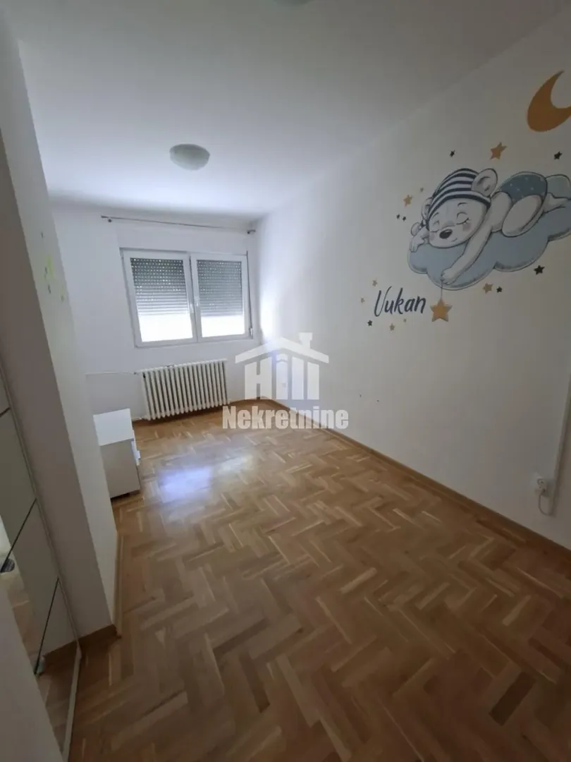 Izdavanje, trosoban stan, 72m², Julino Brdo, Beograd