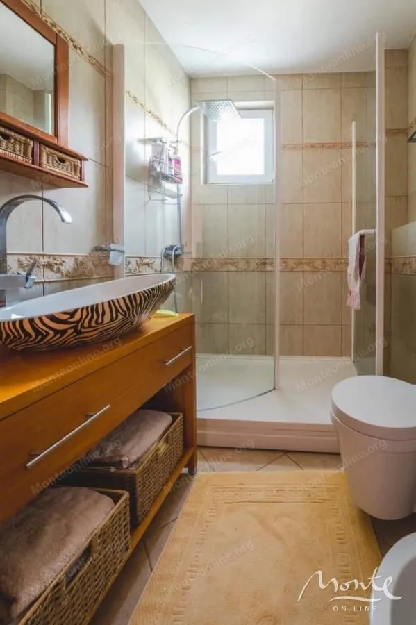 Sale, house, 200m², Bečići, Budva