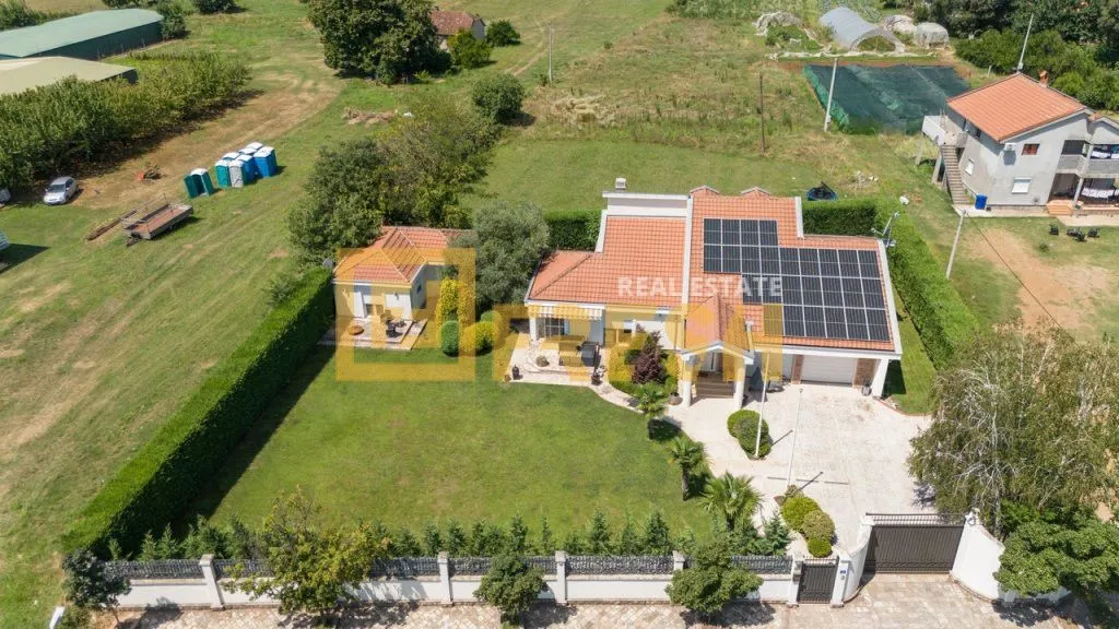 Prodaja, kuća, 304m², Kokoti, Podgorica